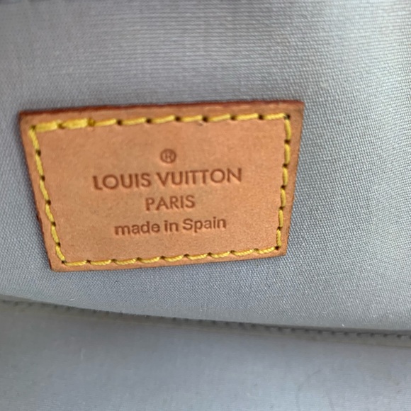 ******SOLD****AUTHENTIC LV Monogram Vernis Roxbury - Picture 7 of 12